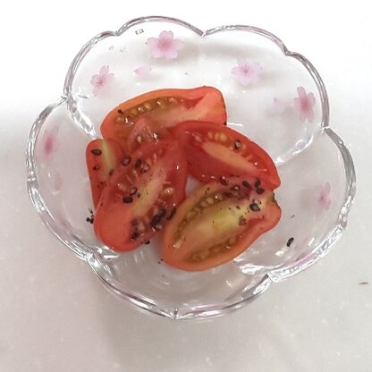 れいちゃっさん☺️
収穫したミニトマトでごま和え、夕飯用に作りました☘️いただくの楽しみです♥️
レポ、ありがとうございます(*^ーﾟ)